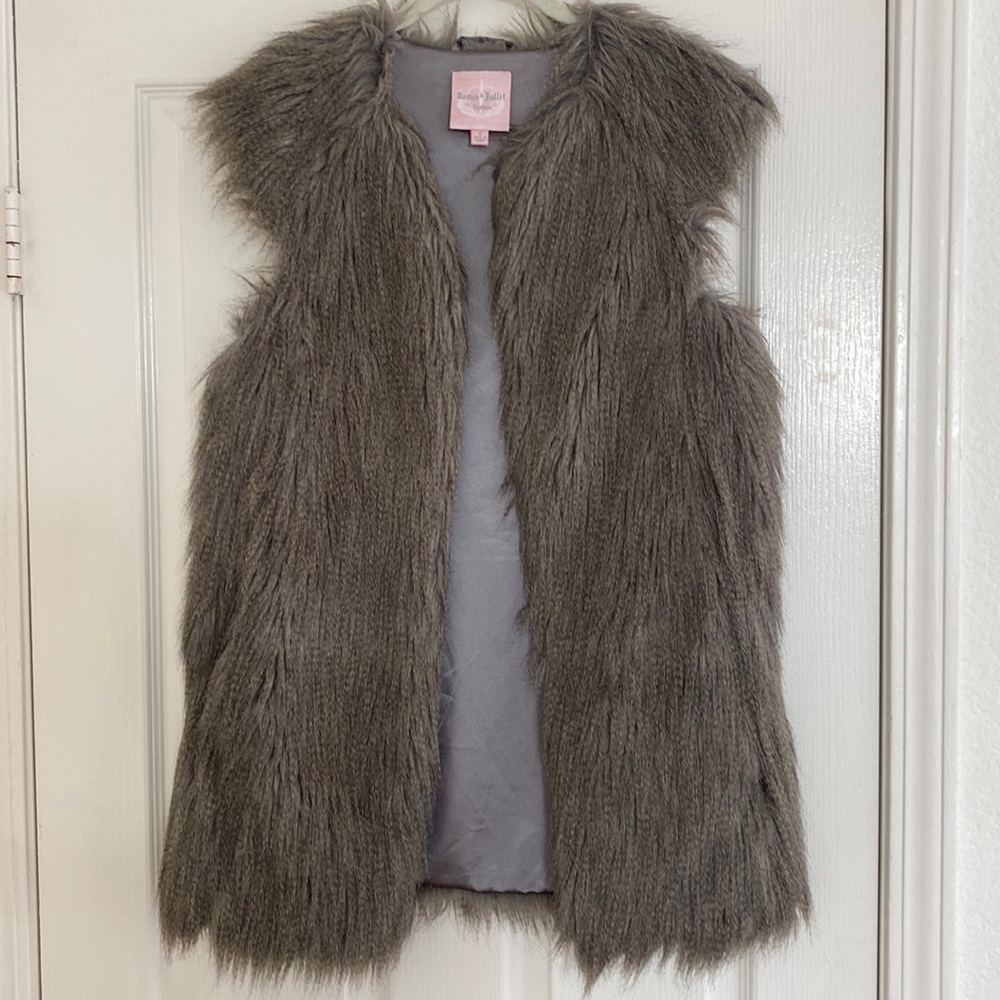 Romeo & Juliet Couture faux fur vest S